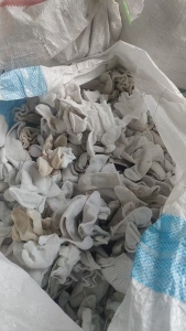 长期出售手套厂下来的涤棉废布，也有尼龙的，涤棉棉含量50以上，百分之八十涤棉的，统货走，现货十几吨