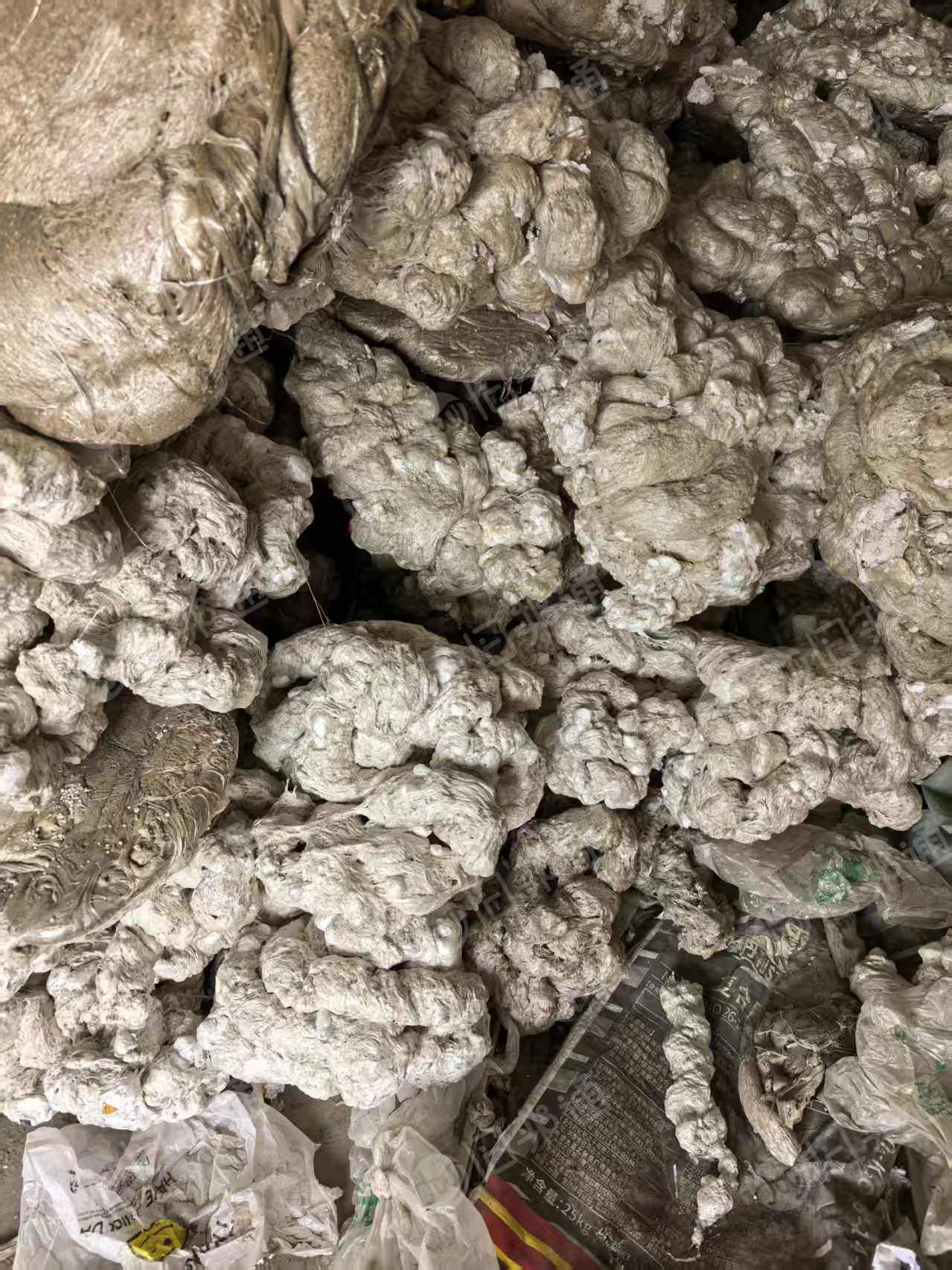 出售热熔块废料，现货两车