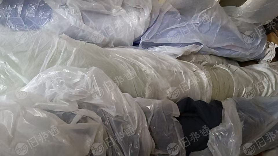 服装厂不干了处理库存尾货有拉链,缝纫线,库存处理布,松紧带等,厂在内蒙呼和浩特