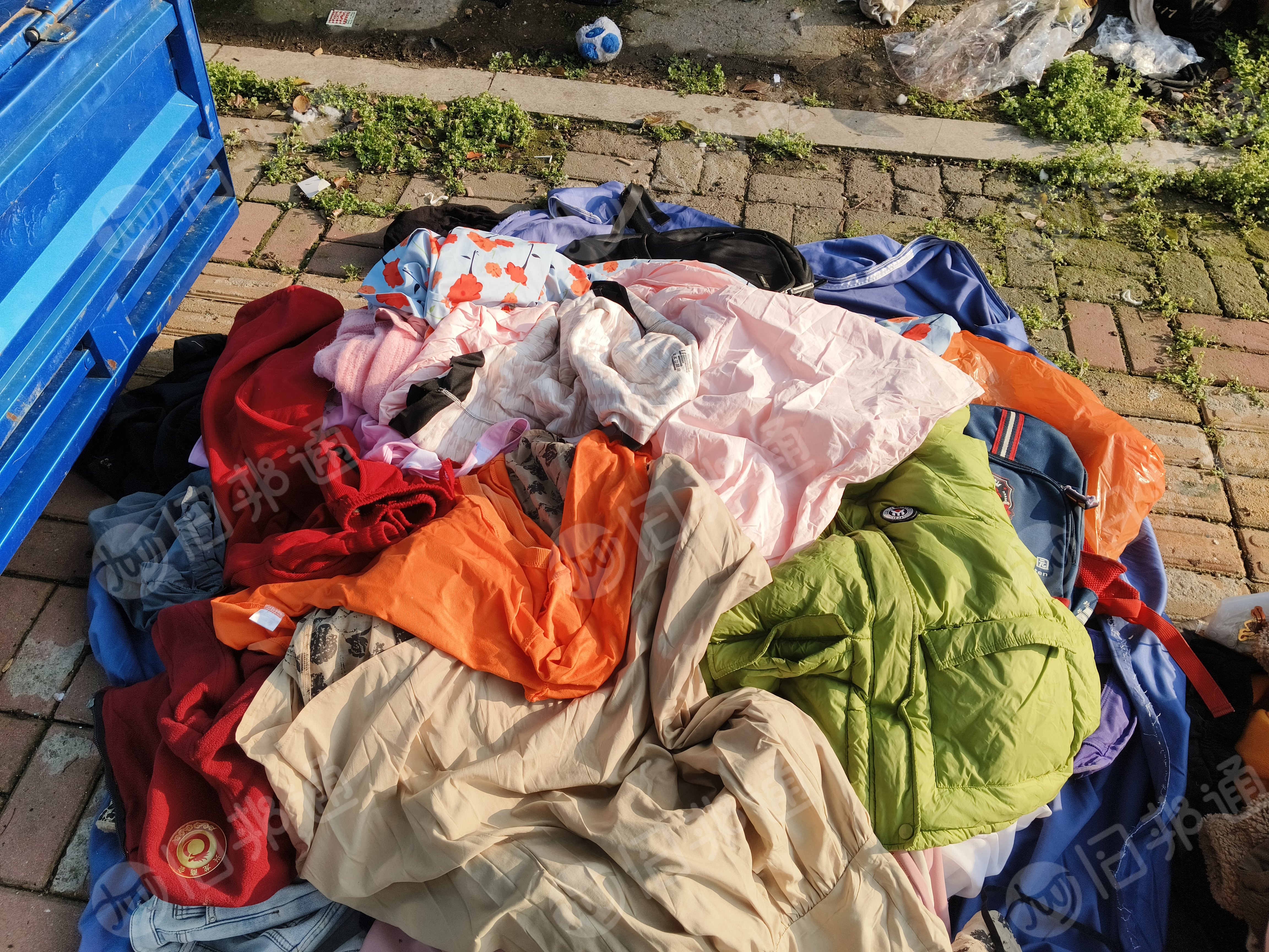 长期大量出售旧衣服统货，小区货，学校货，不动手，月供70多吨，货在江西南昌