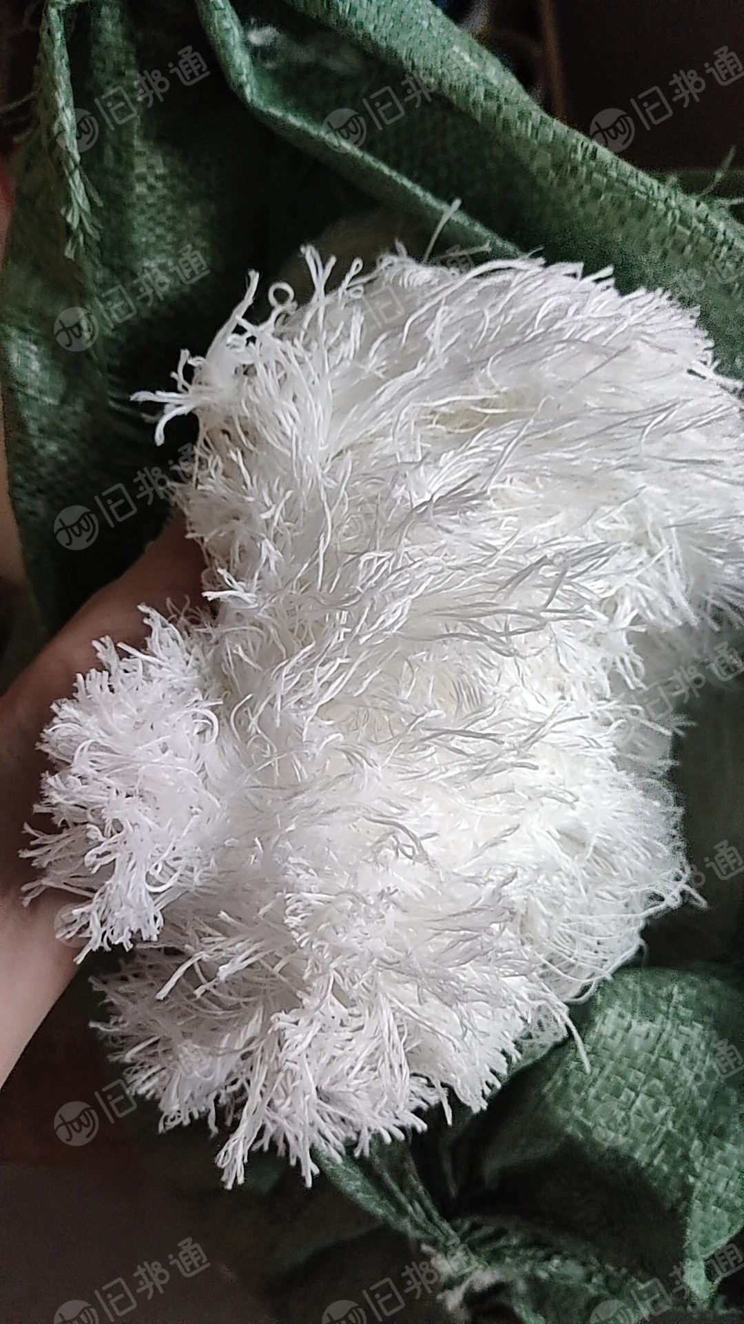 长期出售白色涤纶废丝，涤纶废纱，150D-300D都有，可开花可造粒，现货有5吨左右，货在广东肇庆