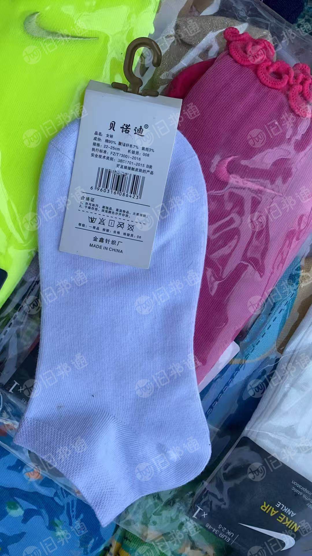 出售电商下架的库存袜子，有成人袜，也有童袜，现货有20多万双，其中童袜1万多双，货在江苏徐州