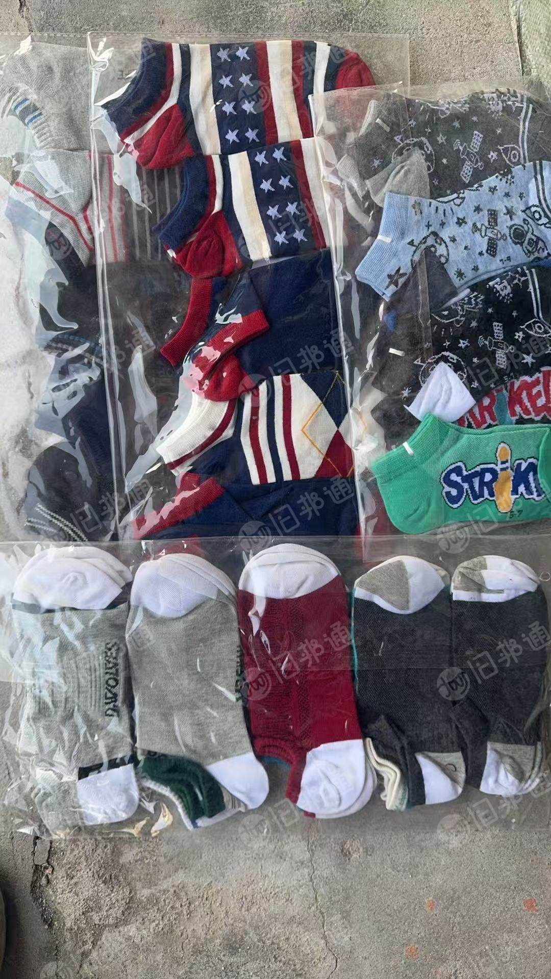 出售电商下架的库存袜子，有成人袜，也有童袜，现货有20多万双，其中童袜1万多双，货在江苏徐州