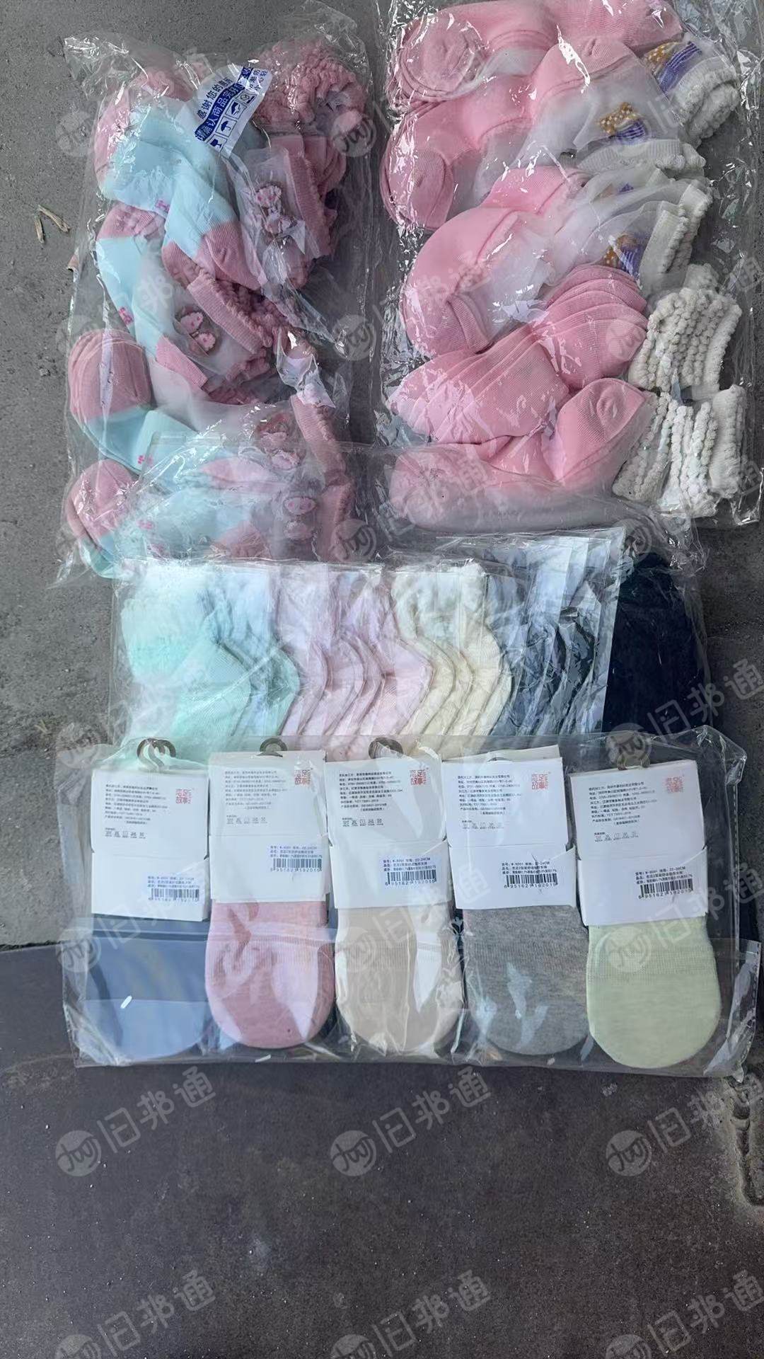 出售电商下架的库存袜子，有成人袜，也有童袜，现货有20多万双，其中童袜1万多双，货在江苏徐州