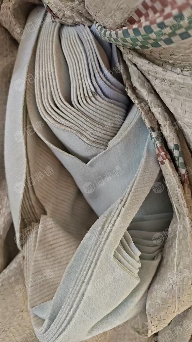 长期出售服装厂下来的杂色涤纶得绒边角料,有涤氨的,大部分涤纶,统货出