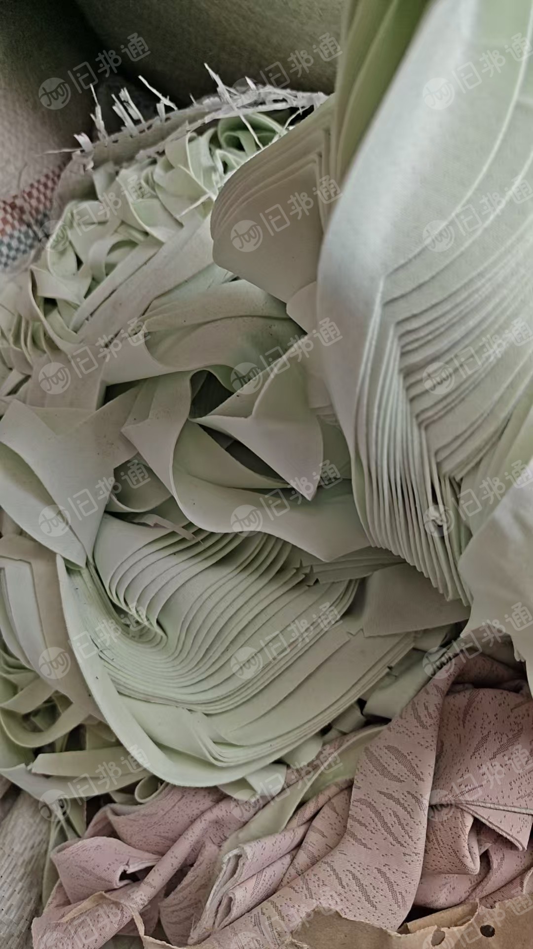 长期出售服装厂下来的杂色锦氨边角料，下脚料，氨纶含量25，45都有