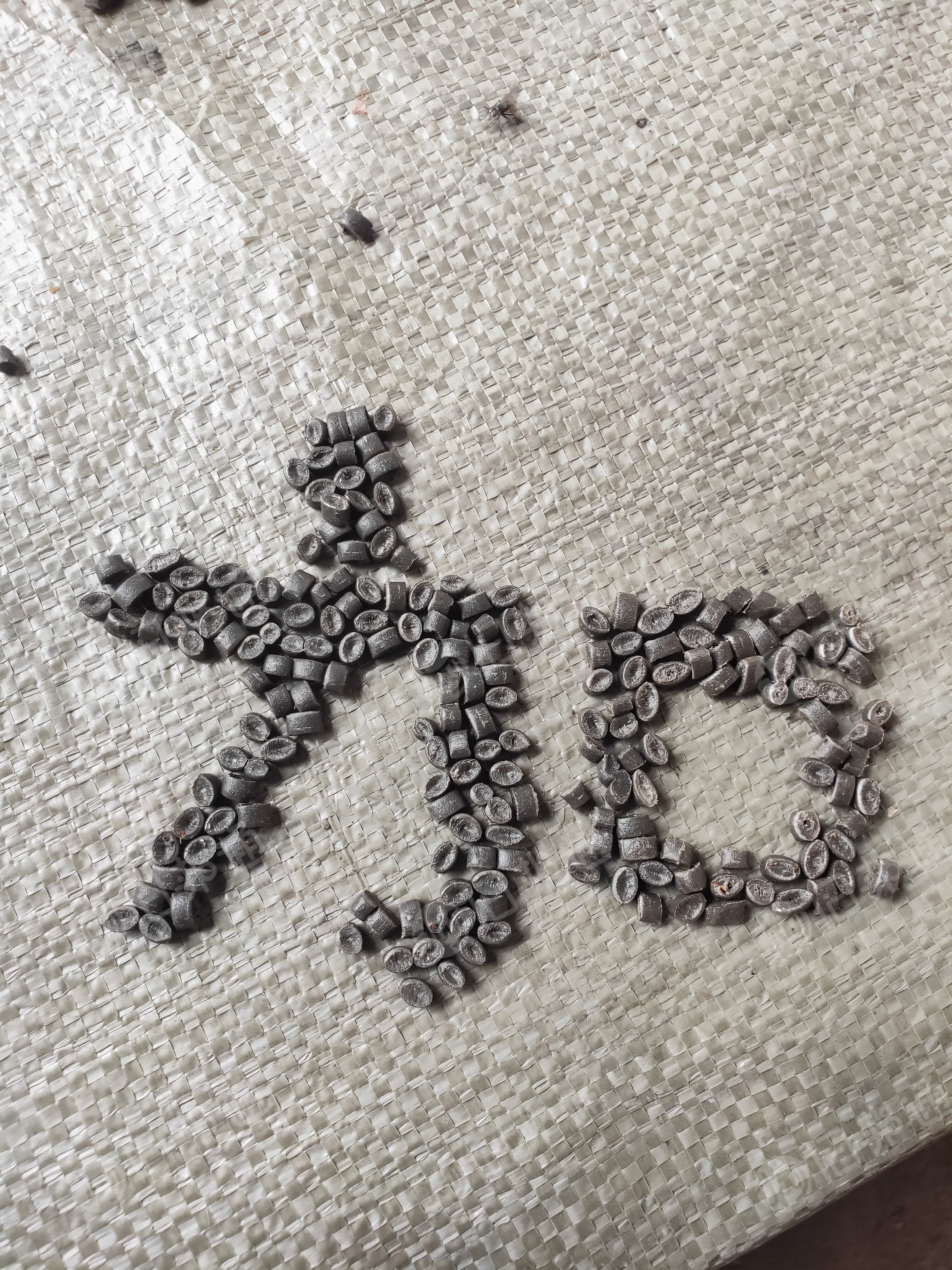 常年出售纸厂颗粒,全漂,过30目,质量稳定无空心!