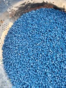 出售蓝桶颗粒，溶脂0.4以内，拉伸1000以上，强度23以上