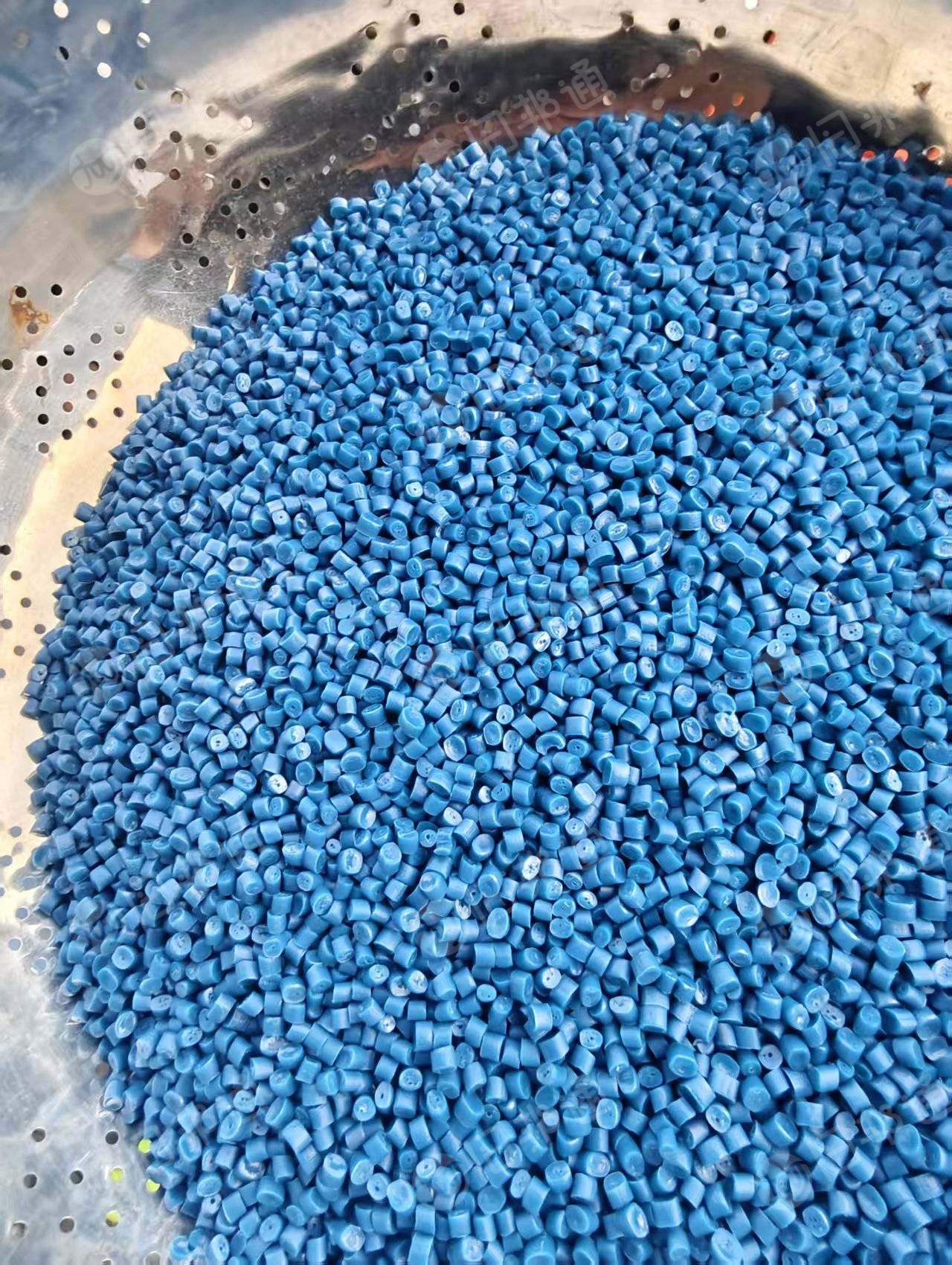 出售蓝桶颗粒，溶脂0.4以内，拉伸1000以上，强度23以上