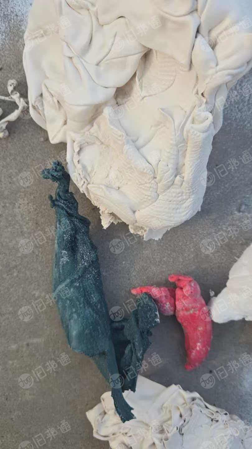 出售PVC机头料，生产壁纸下来的，现货70吨左右