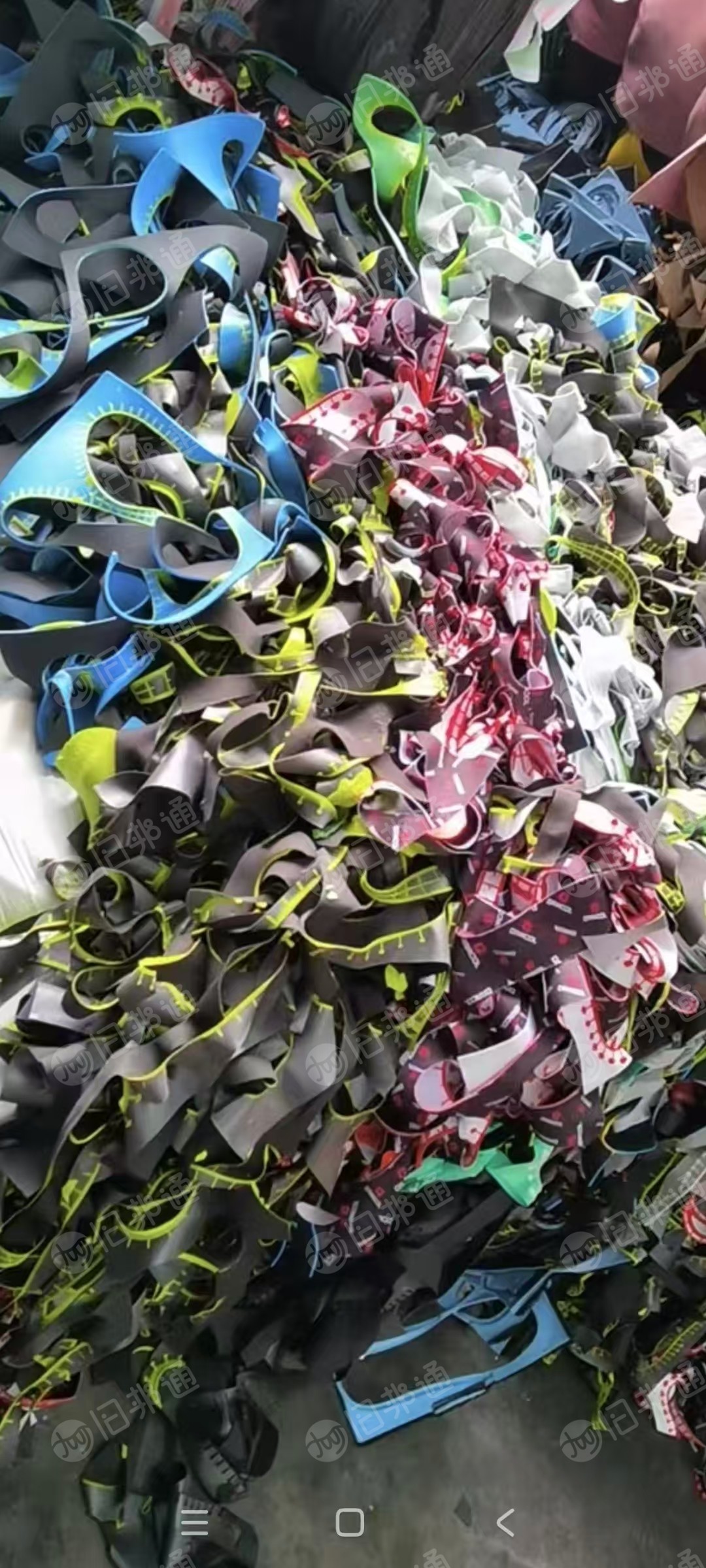 长期出售鞋材厂下脚料，鞋材废布下脚料，黑料，燃烧料，月供150吨左右，货在河南商丘