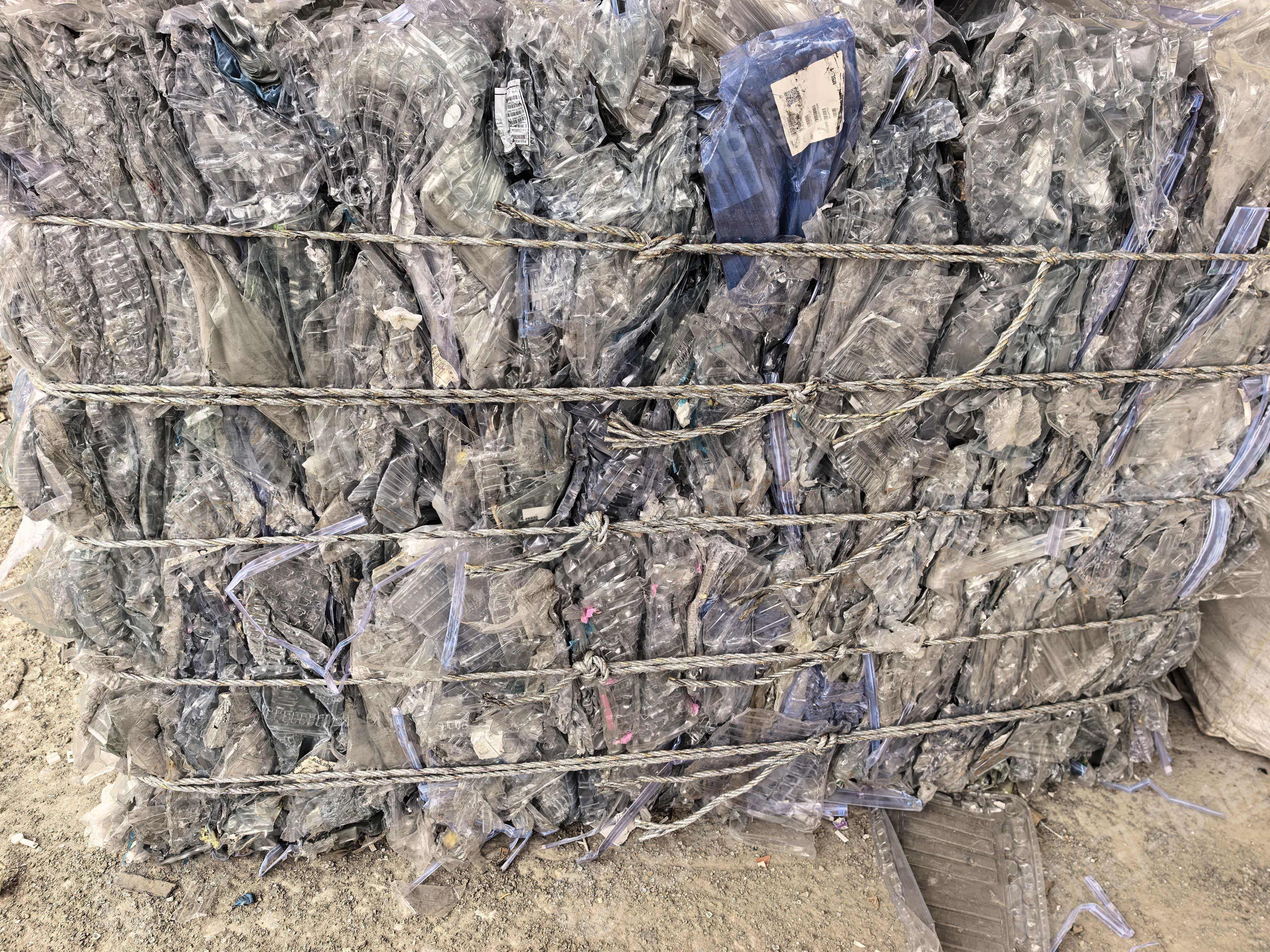 长期出售生活吸塑盒压块，现货10多吨