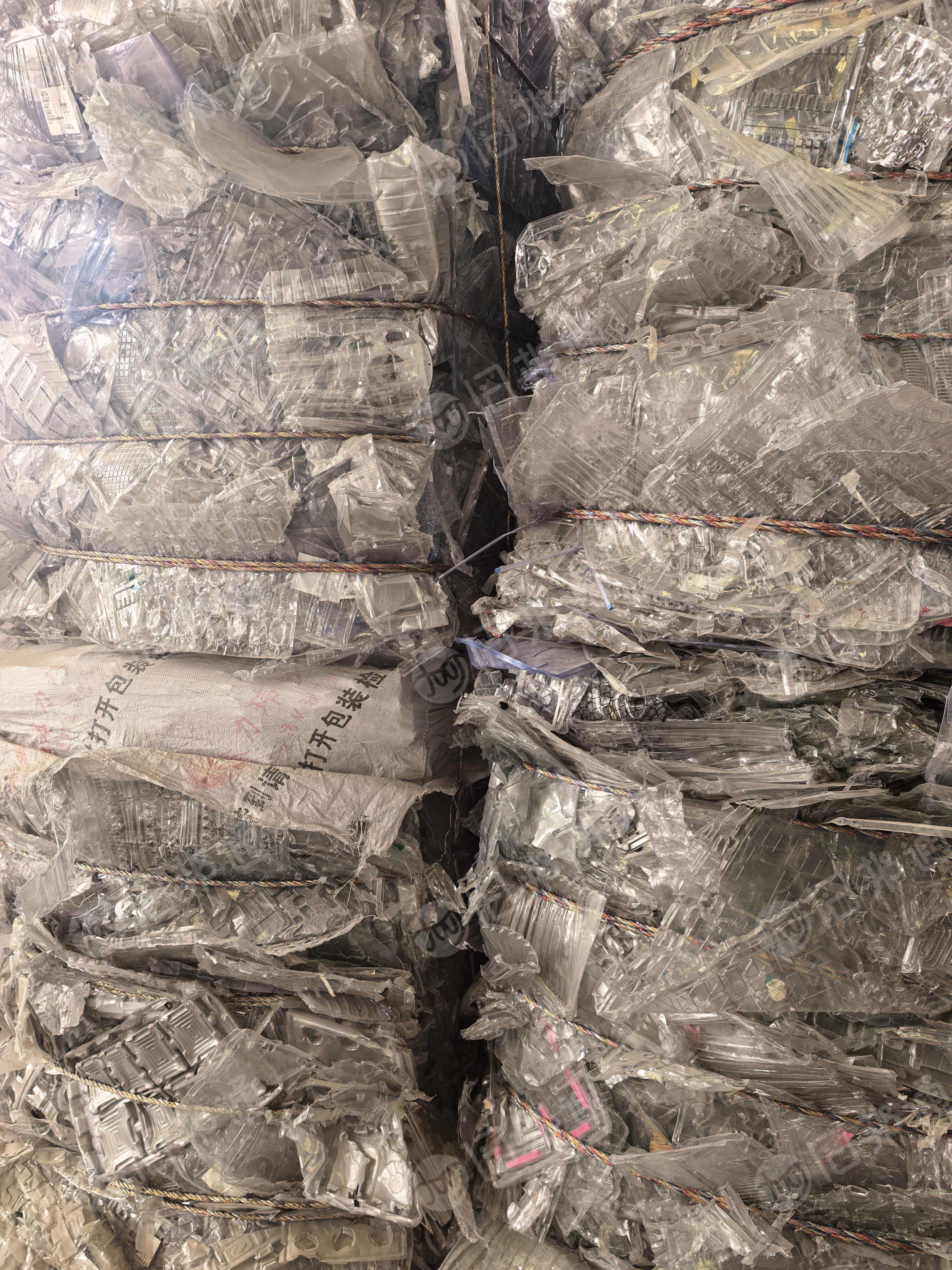 长期出售生活吸塑盒压块，现货10多吨