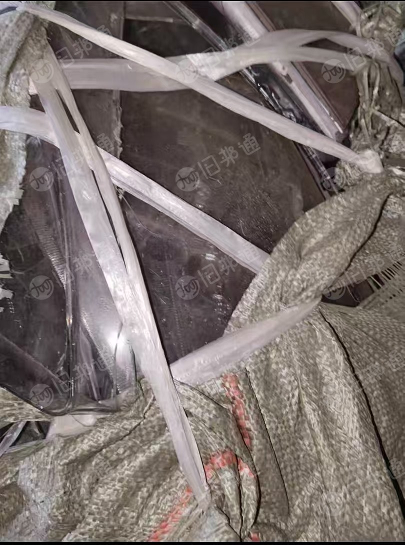 出售汽车大灯罩，透明汽车灯罩废料