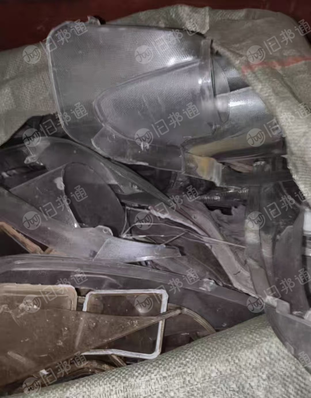 出售汽车大灯罩，透明汽车灯罩废料
