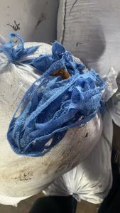 长期出售手术巾裁下来的蓝色涤棉边角料，涤棉废布，含棉90，月供12吨，货在安徽宣城。