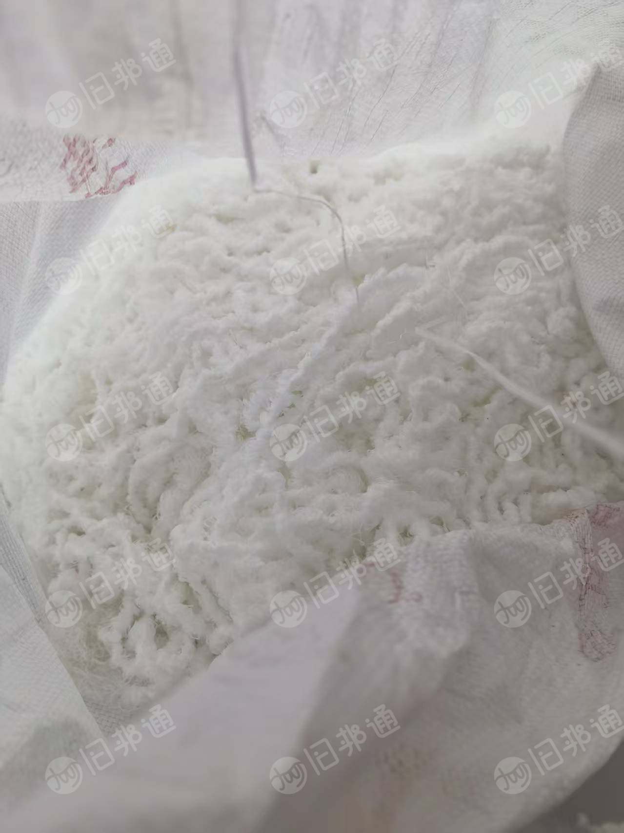 长期出售纺织厂下来的白色纯涤纶废丝，有涤纶干丝，涤纶水丝，含水量30内，有分开，月供300吨