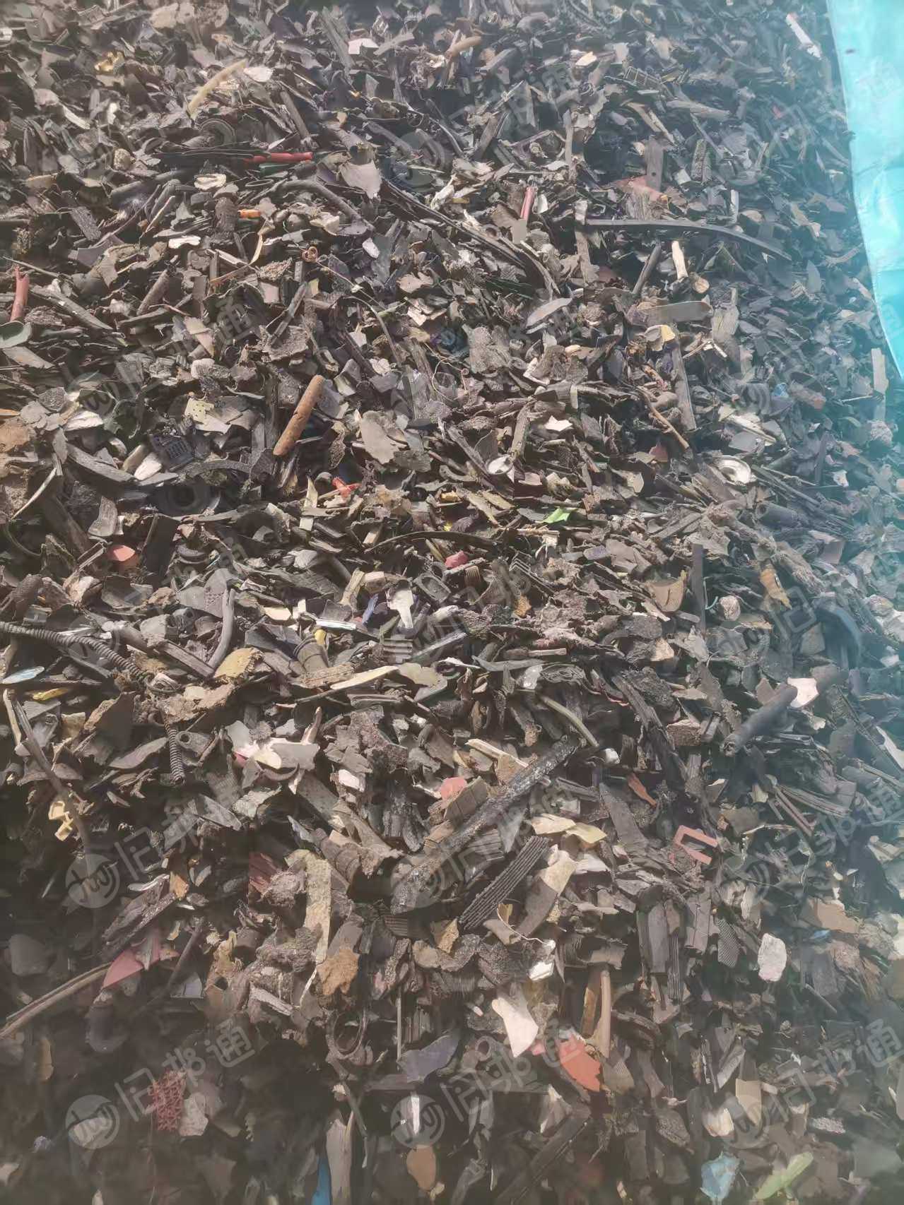 出售铁厂下来的盐底料，95%的橡胶，5%的塑料