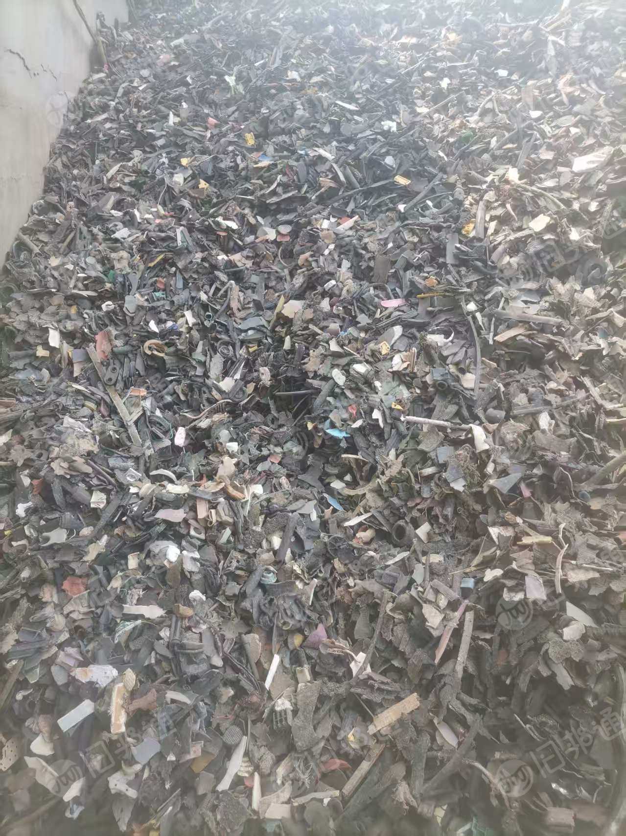 出售铁厂下来的盐底料，95%的橡胶，5%的塑料