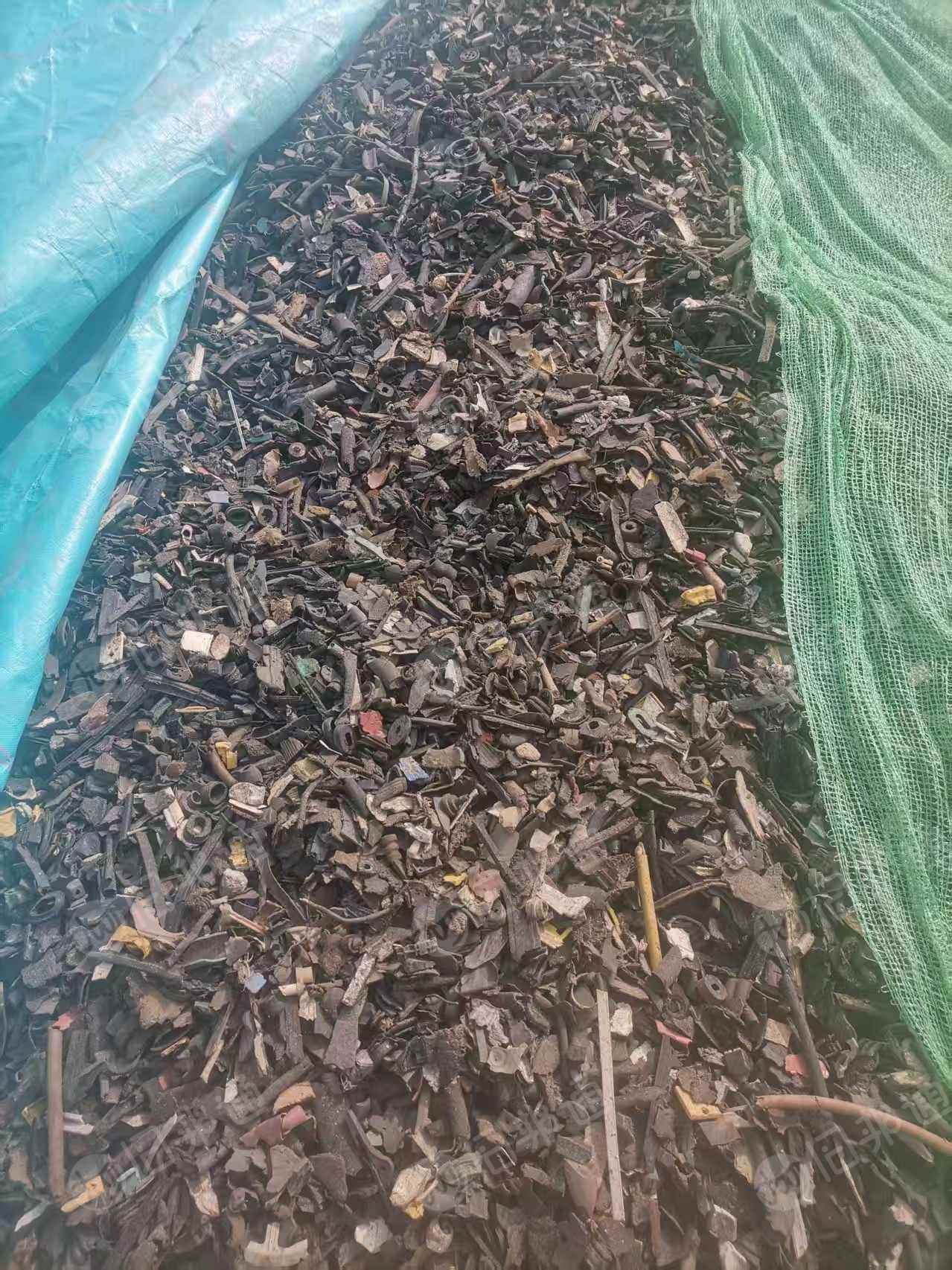 出售铁厂下来的盐底料，95%的橡胶，5%的塑料