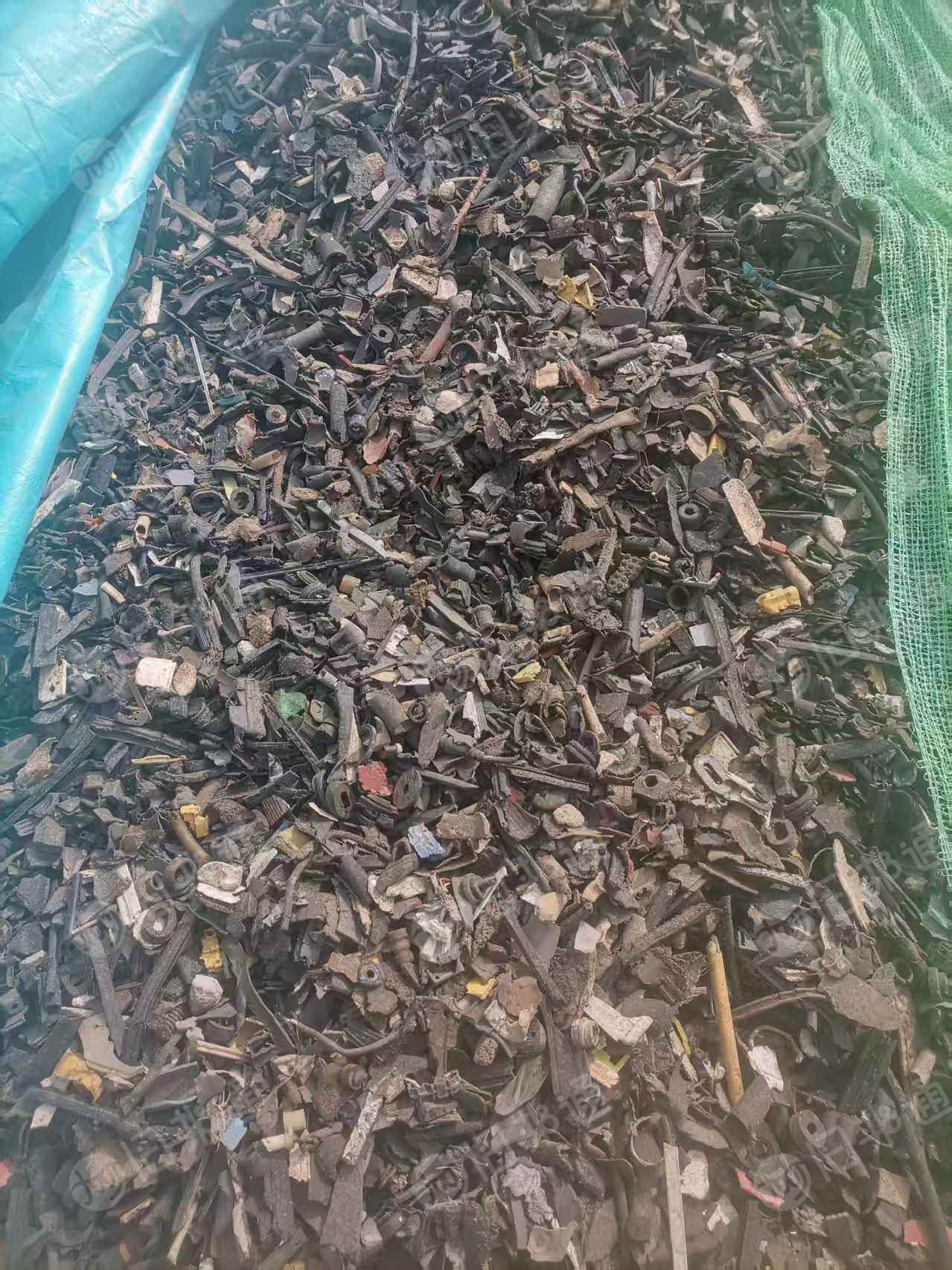 出售铁厂下来的盐底料，95%的橡胶，5%的塑料