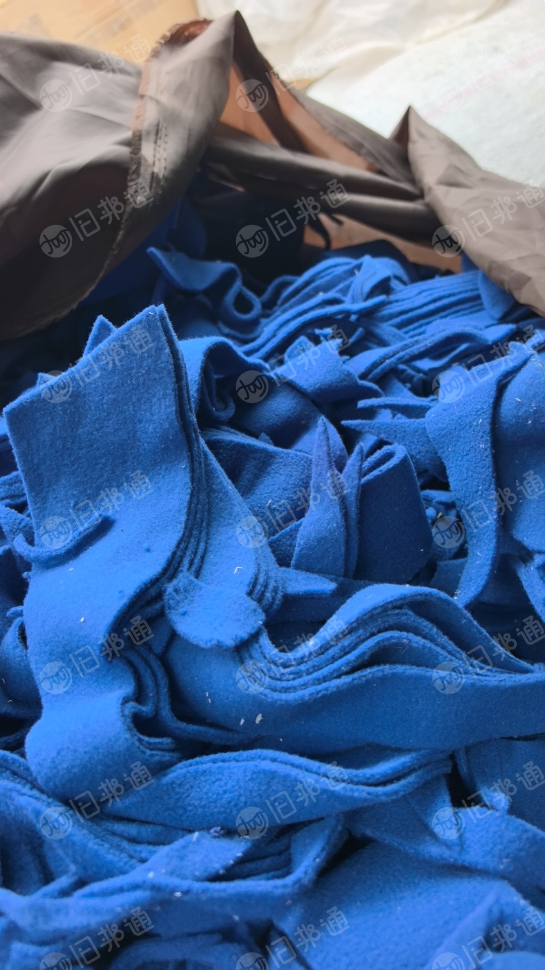长期出售氨纶废布，涤纶废布，都有分拣好，涤纶废布现货10吨