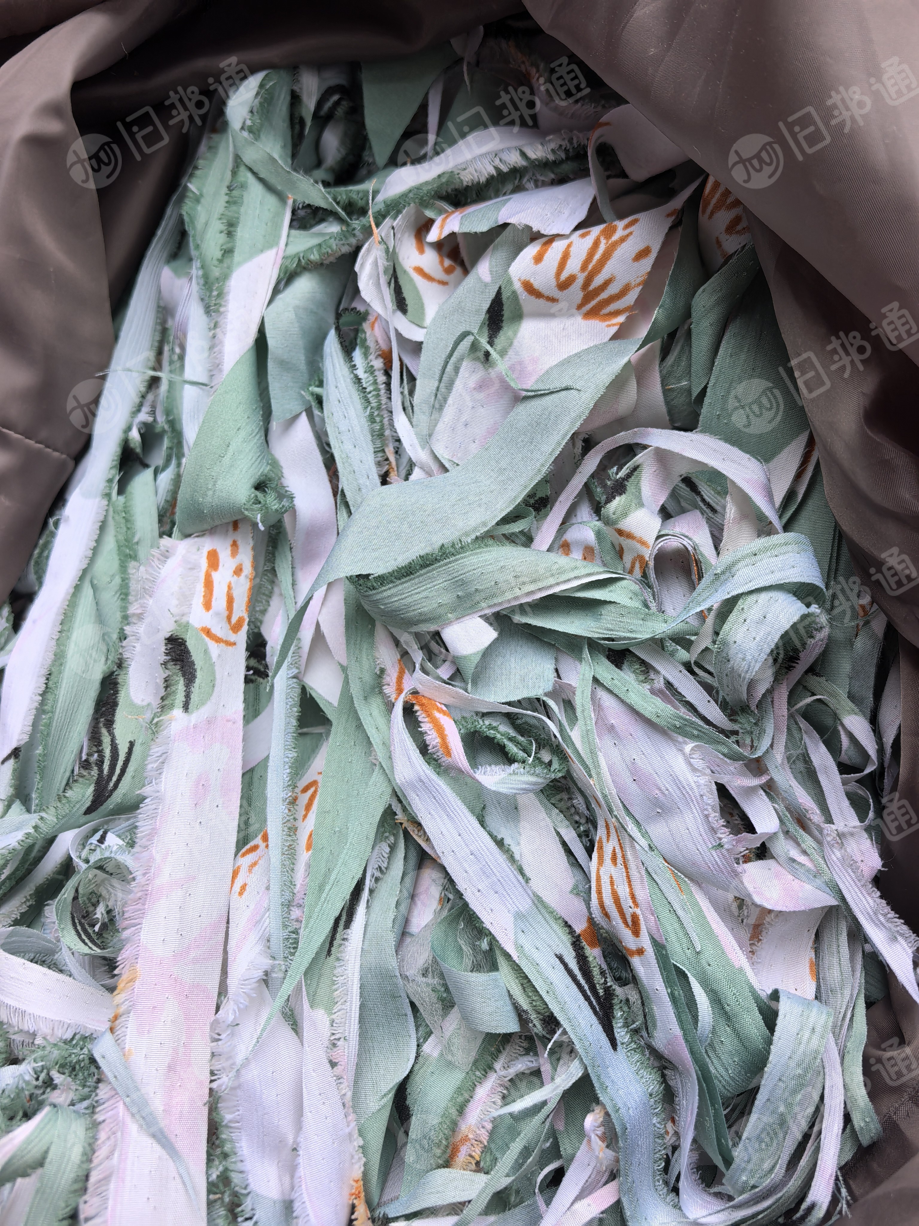 长期出售氨纶废布，涤纶废布，都有分拣好，涤纶废布现货10吨
