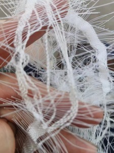 长期出售织布厂下来的涤纶废丝，涤纶干丝，现货十六吨