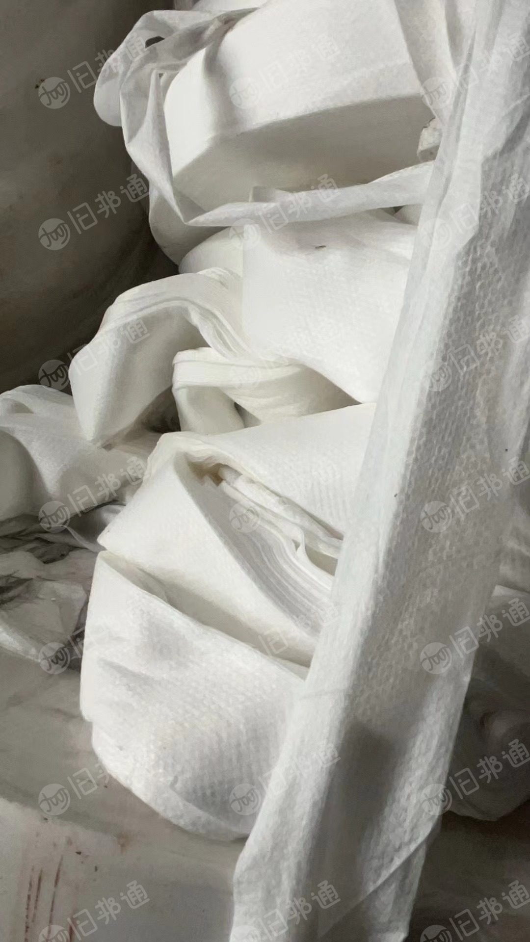 出售涤棉水刺无纺布边角料，无纺布卷材，涤纶跟涤棉都有，统货走，现货20吨