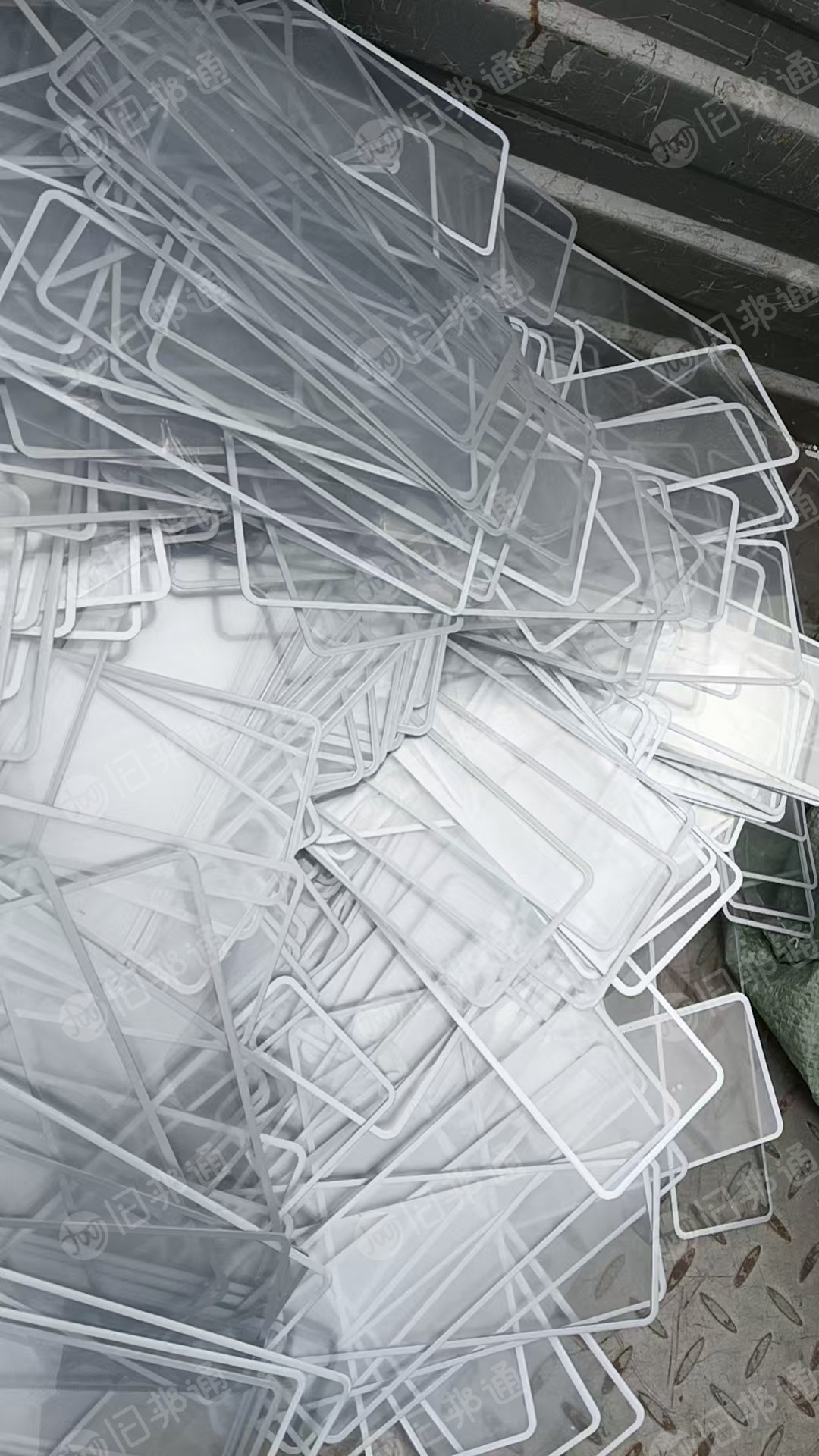 求购PC板材、PC片材废料，带胶PC边料，PC一次性水口料
