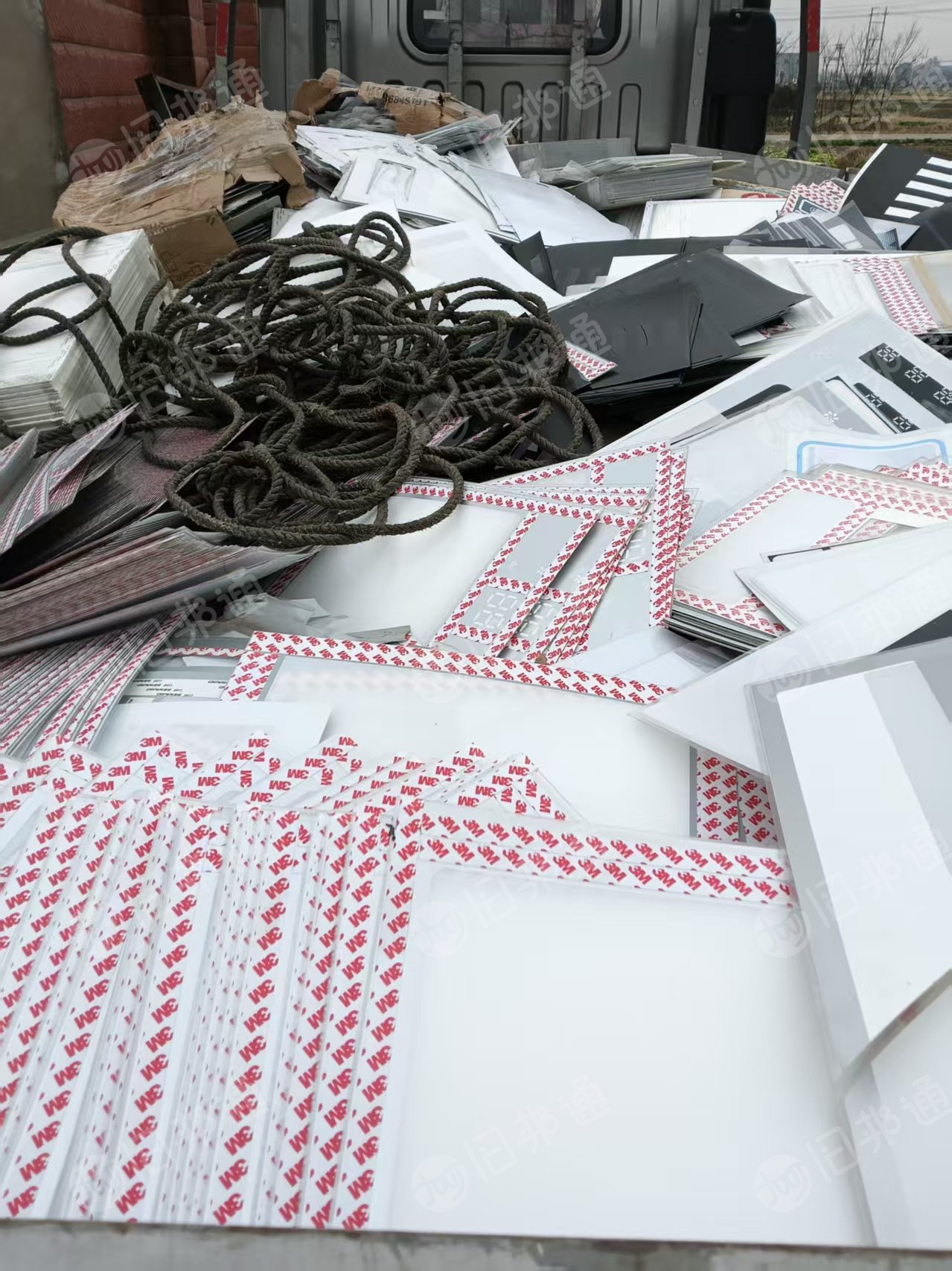 求购带胶亚克力边料