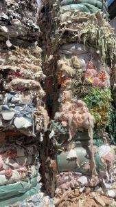 长期出售废纺边角料，废布下脚料，黑料，燃烧料，月供300-400吨，厂在浙江宁波