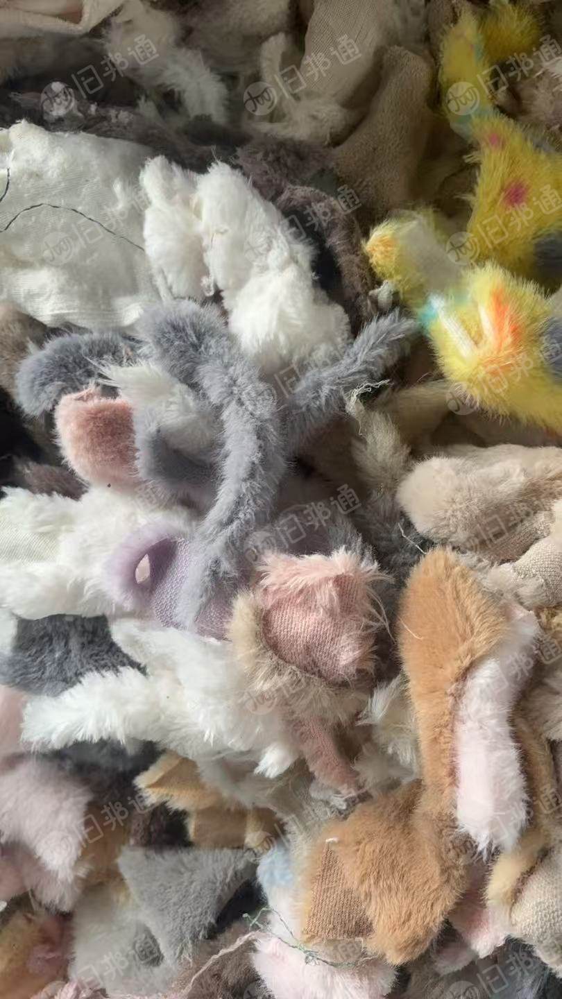 长期出售鞋子边角料，绒布边角料，涤纶废布，月供200多吨，货在浙江宁波