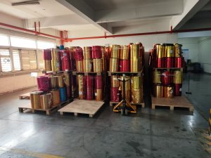 出售pet烫金膜，烟包厂下来的料，现货30吨