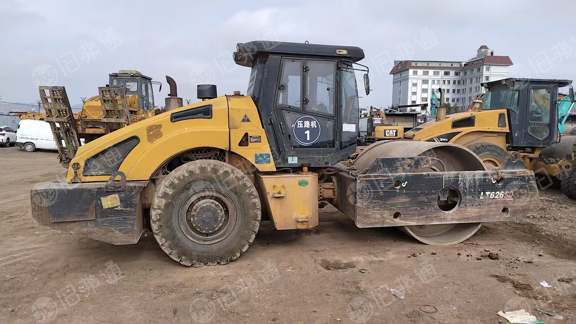 大量收二手压路机、牌子不限