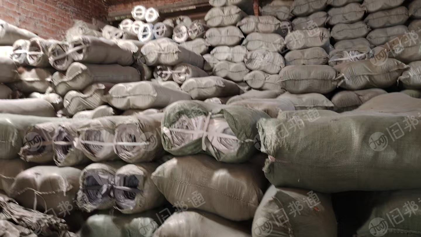 长期出售图层厂下来的涤纶布条，打绳料，现货100吨，货在浙江嘉兴海宁