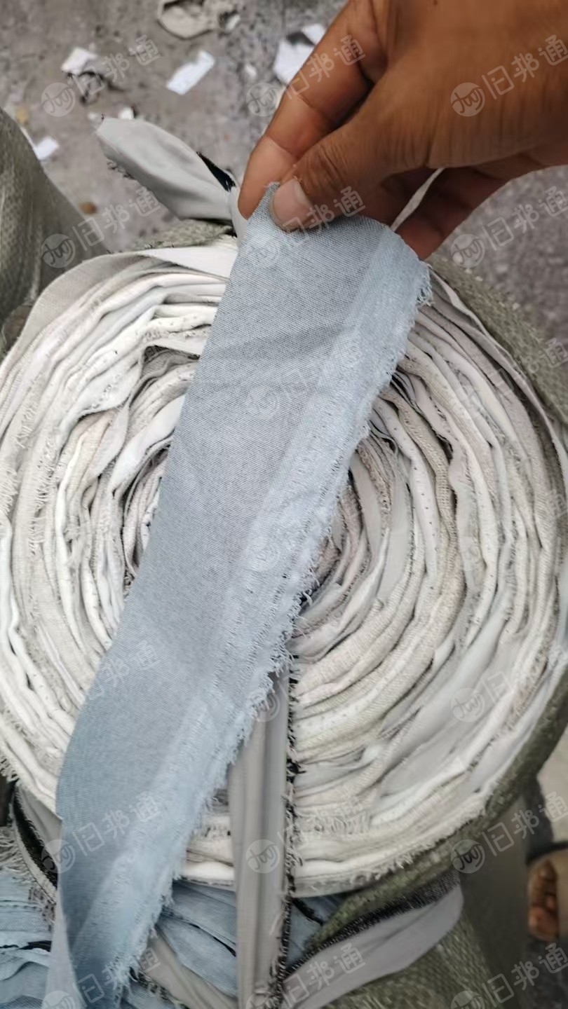 长期出售图层厂下来的涤纶布条，打绳料，现货100吨，货在浙江嘉兴海宁