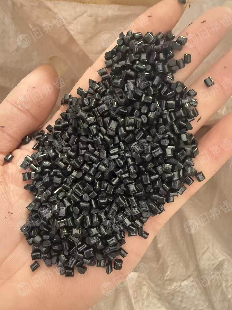 出售黑色Pc+ABS合金颗粒，冲击12+，韧性好，价格4xxx，量大价优，可做充电外壳，夹具等产品.