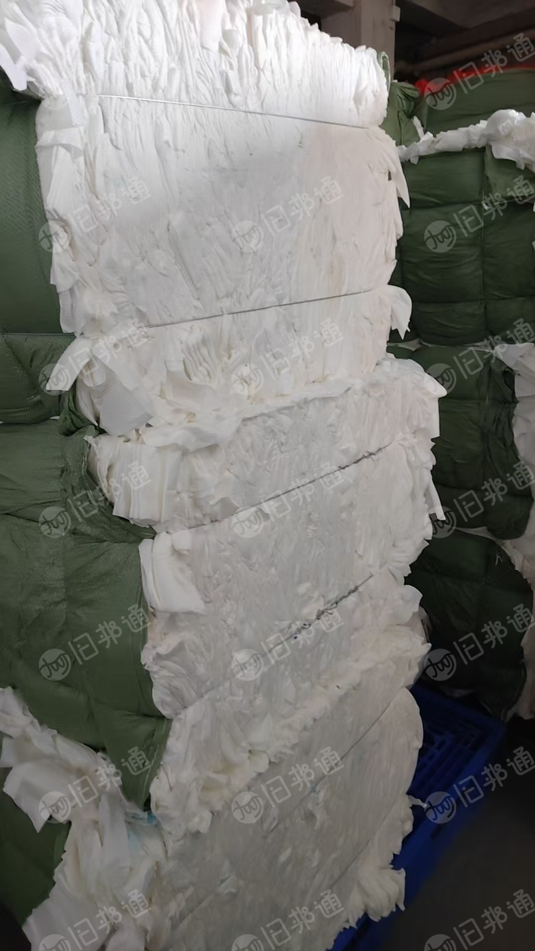 出售洗脸巾厂下来的纯黏胶无纺布，纯棉无纺布，大多数都是纯黏胶的，压包在一块了