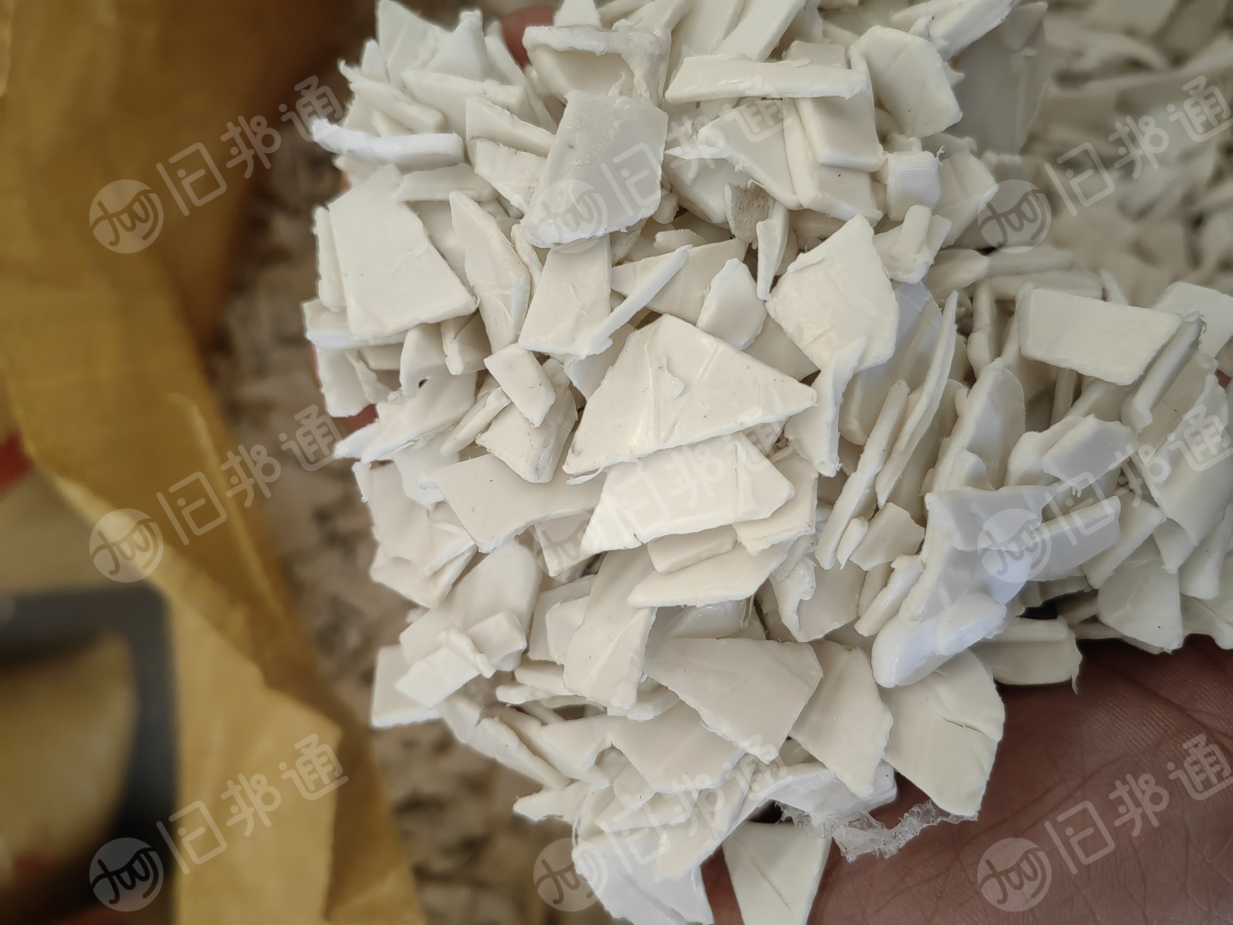 出售无字桶破碎料，现货五吨左右