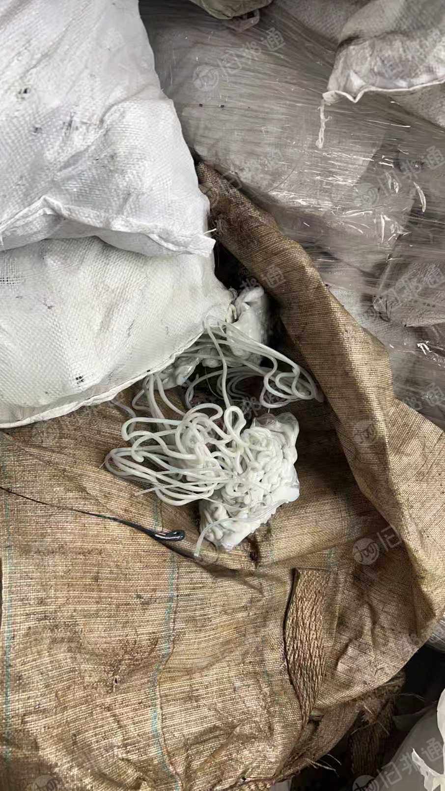 出售PET机头料，聚酯胶头，含有色母，现货20吨，做油漆用
