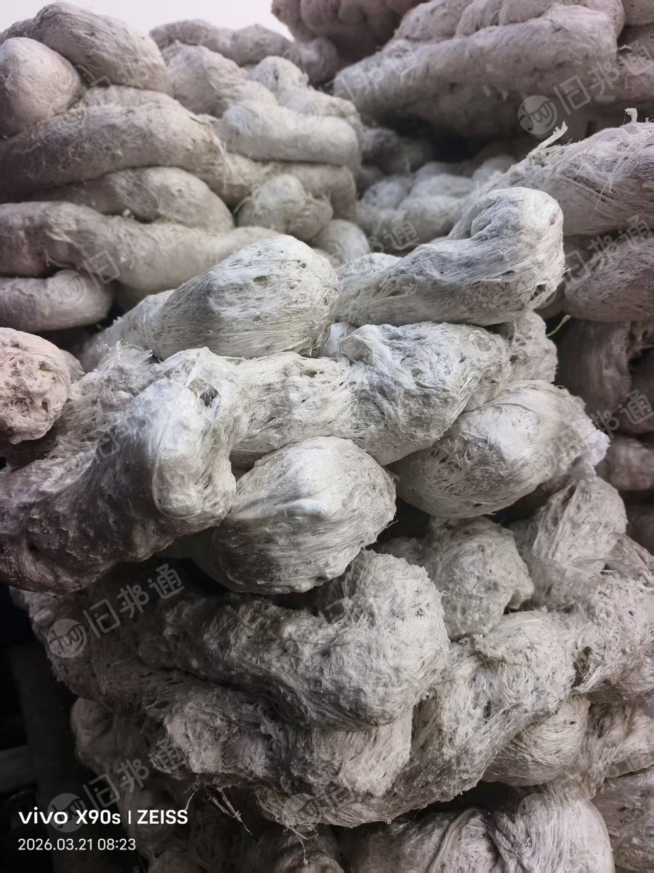 出售热熔块废料，现货八九吨