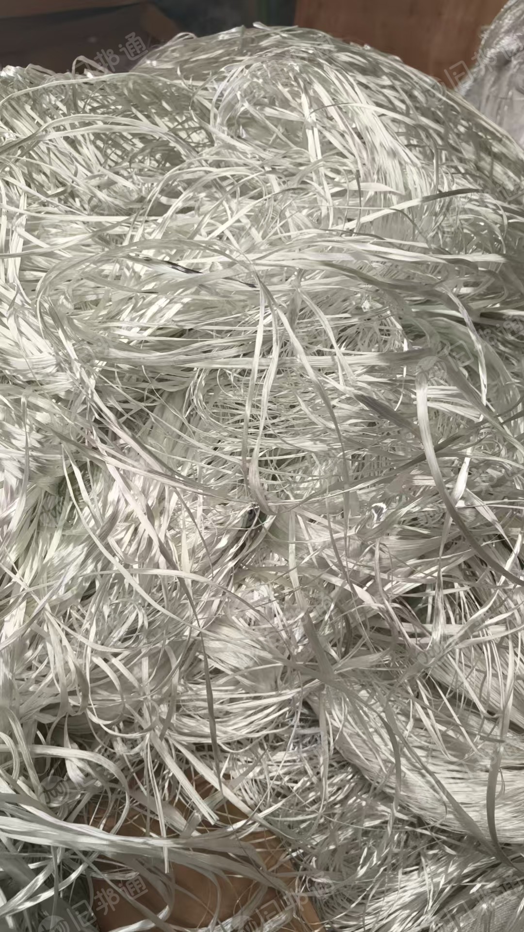 长期出售无碱淀粉型玻璃纤维废丝，玻璃纤维丝，现货有十几吨，货在河北保定