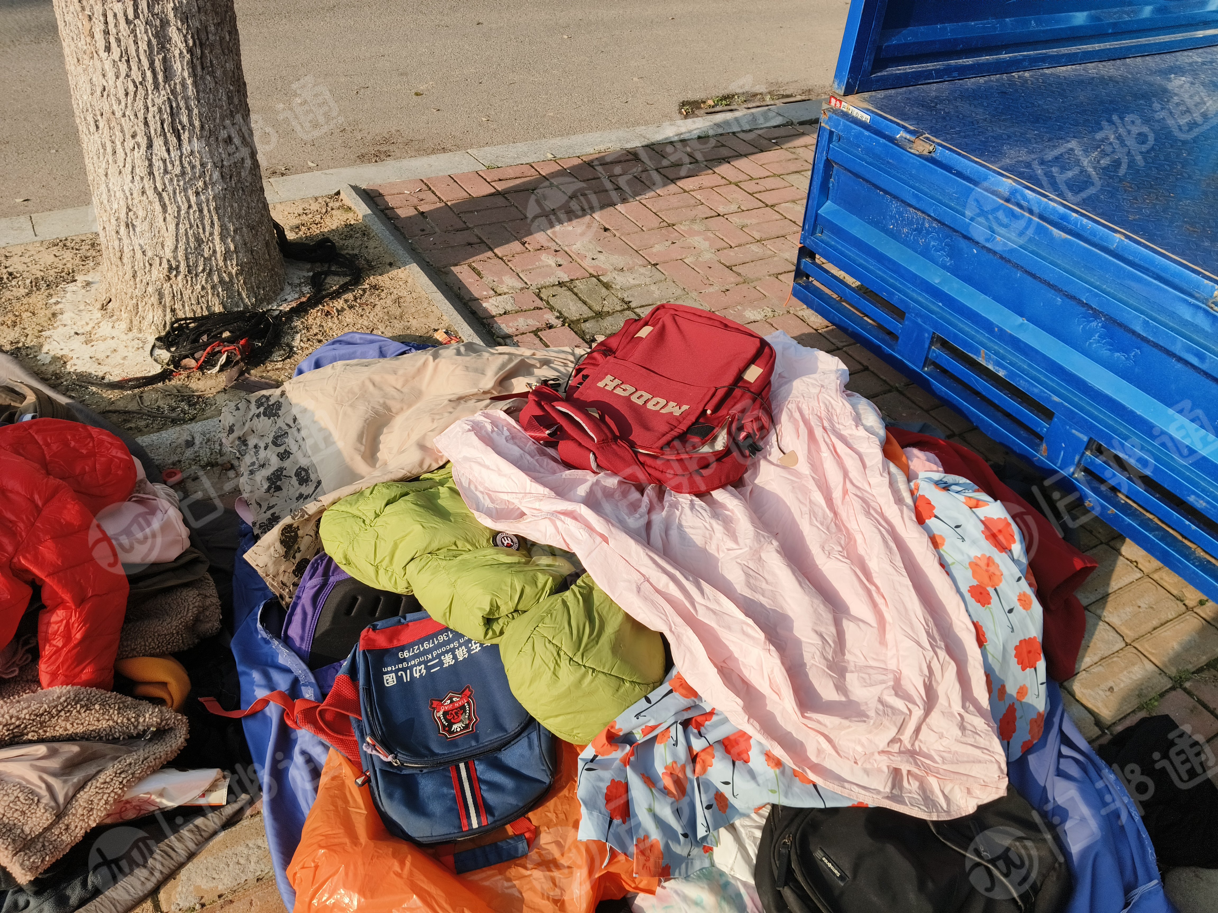 长期出售旧衣服统货,市区货和学校货,每个月有60吨