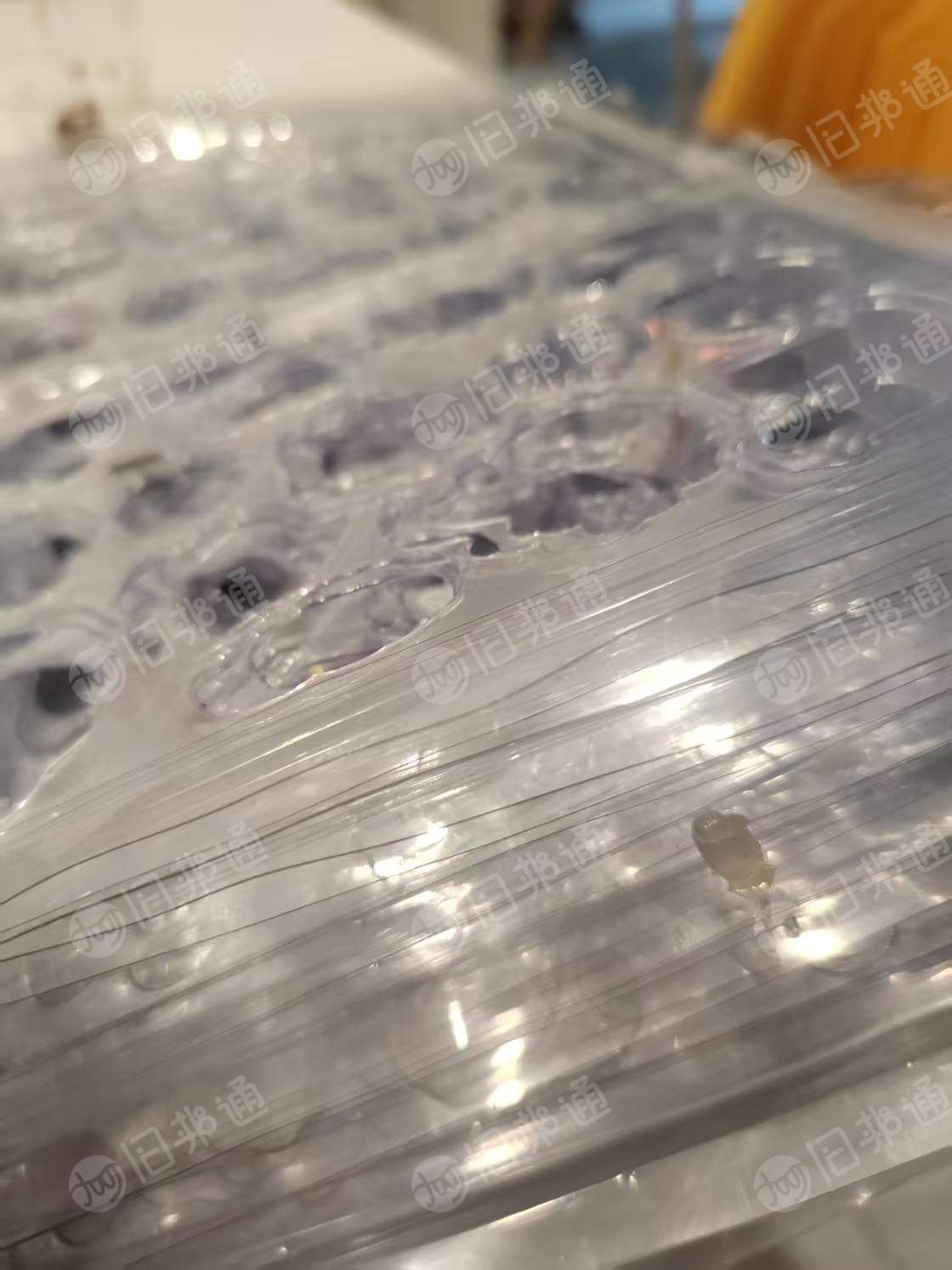 出售玩具厂下来的PVC毛料带一点胶水和绒毛,可寄样品,每个月有十吨