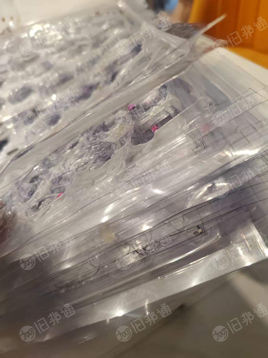 出售玩具厂下来的PVC毛料带一点胶水和绒毛,可寄样品,每个月有十吨