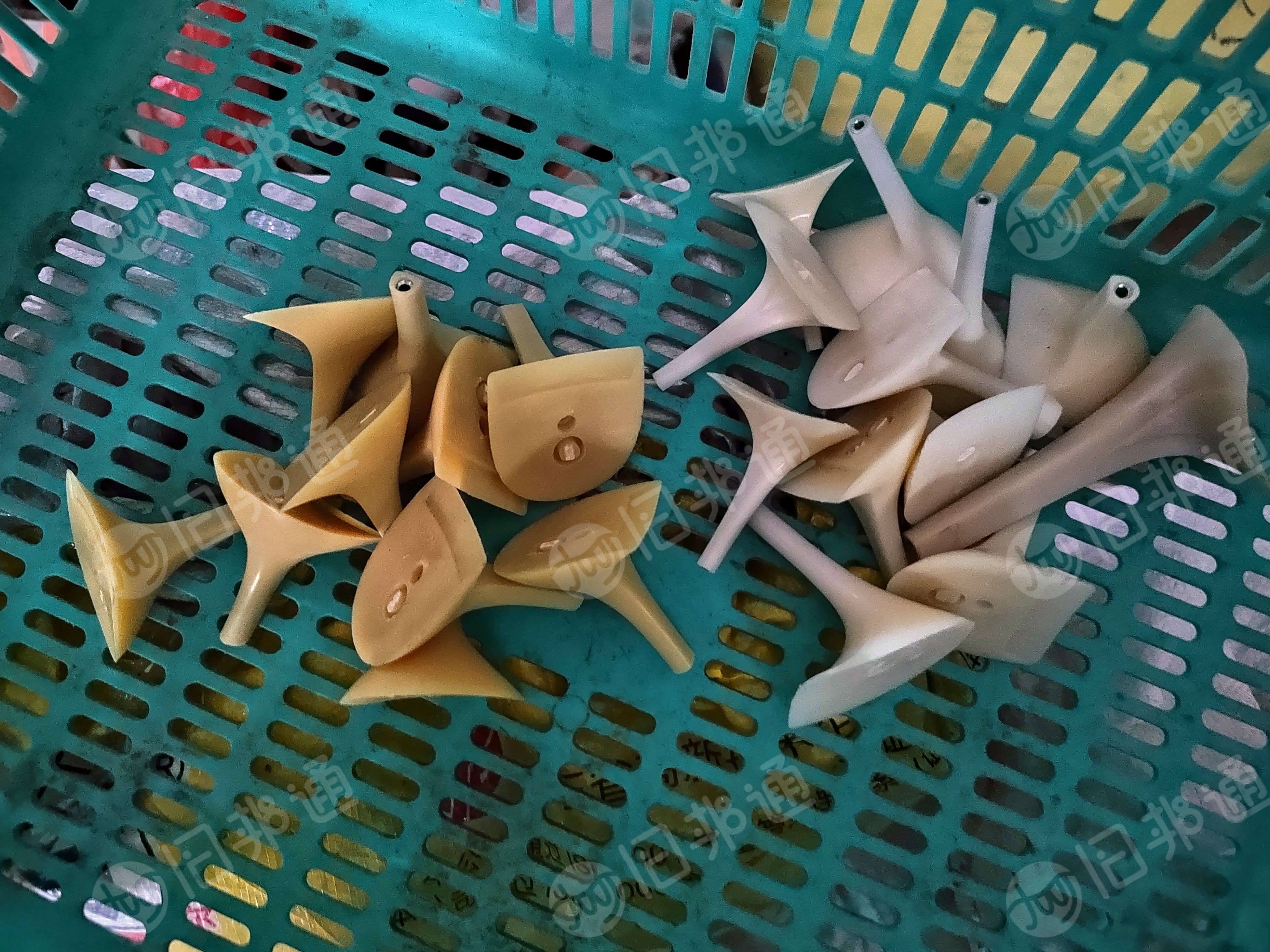 出售ABS毛料，鞋跟鞋厂下来的有分带铁和不带铁已经区分好，现货20吨