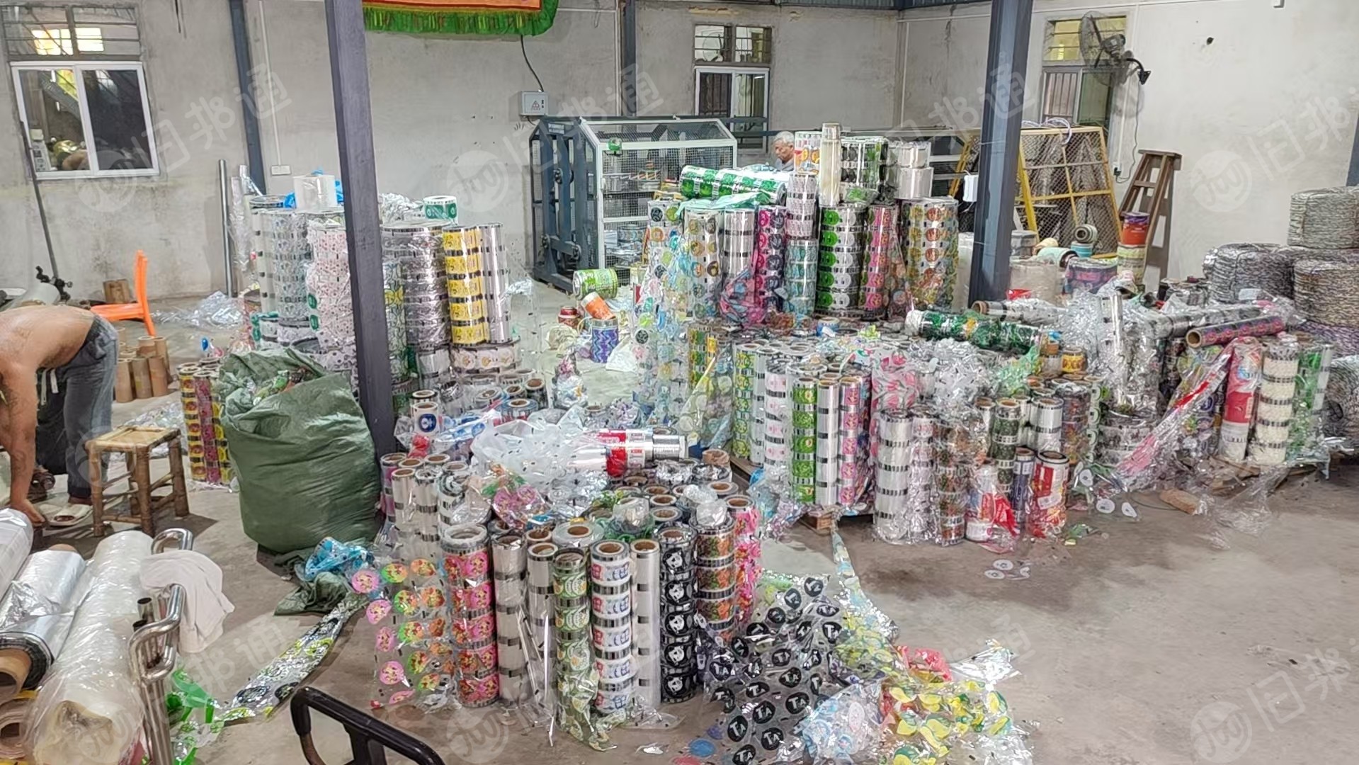 求购pet卷膜，厚度1.2至2.5之间。宽超20-132公分之间。打绳用