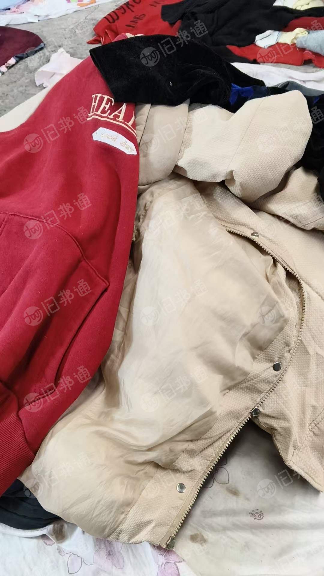 长期出售旧衣服分拣货，夏装，冬装，鞋子，包包，大白，黑料，月供几十吨