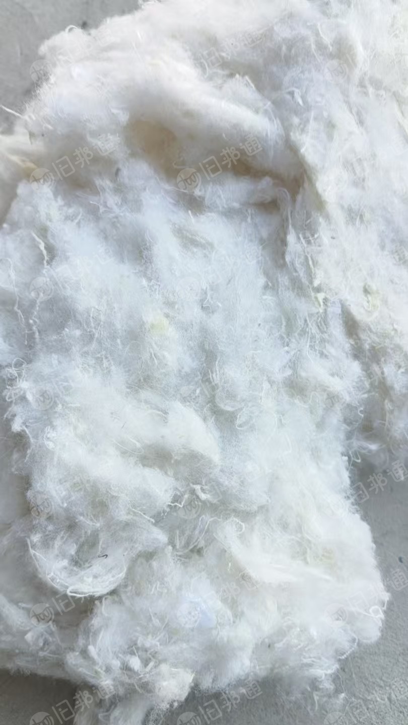 长期出售生产被子剩下的化纤棉，开松棉，现货50吨，货在新疆哈密。